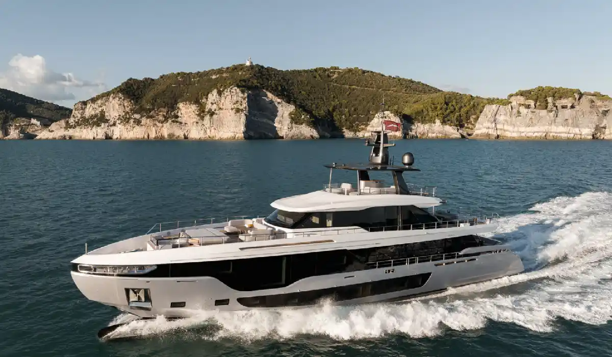 Azimut - Grande 36 Metri - Luxury Yacht Charter - Preowned Luxury Yachts - Exclusive Concierge Club.webp